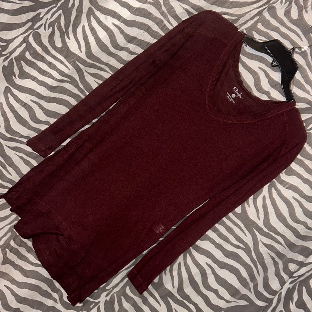 Long sleeve v-neck with slits on sides